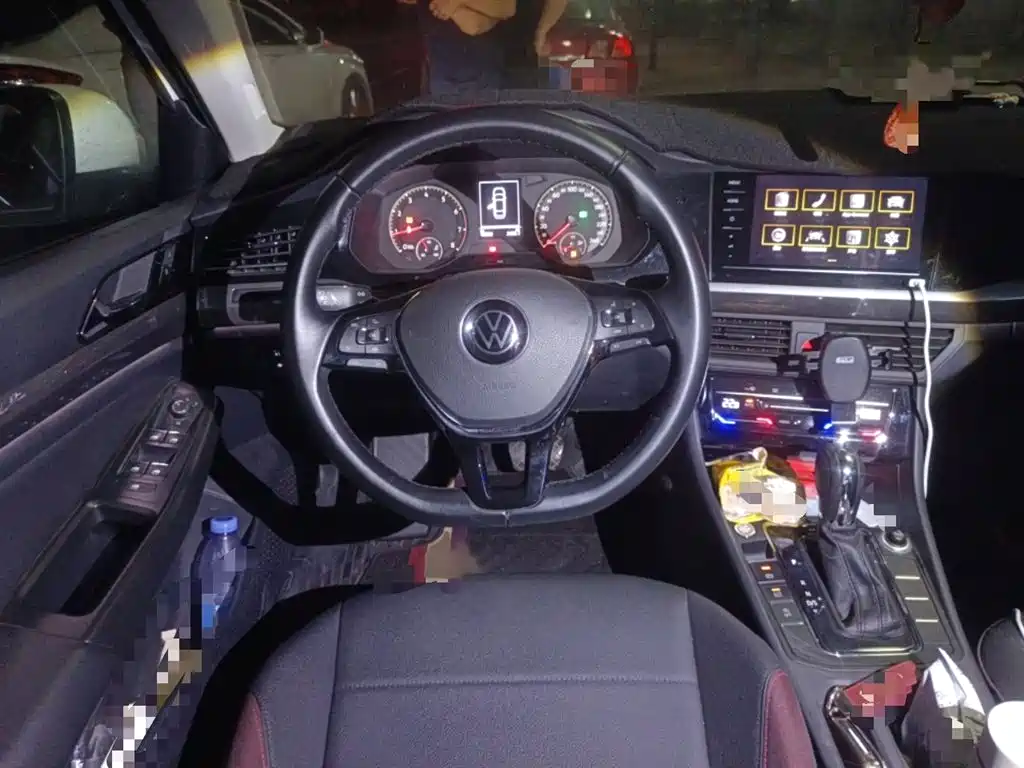 VOLKSWAGEN BORA