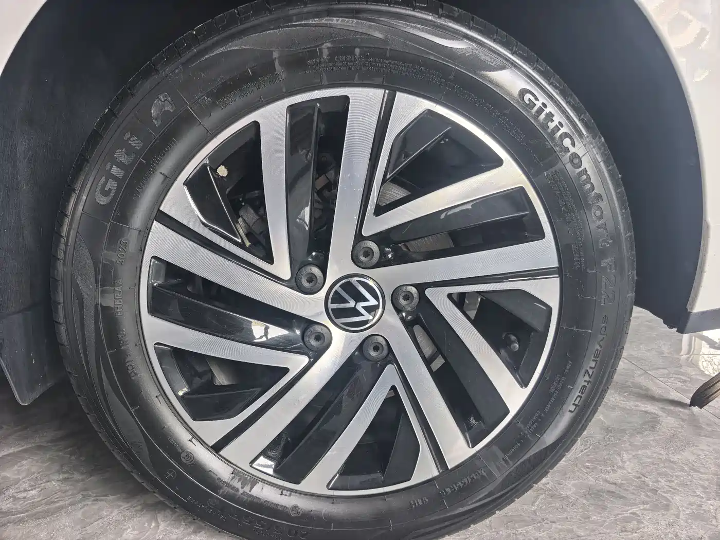 Volkswagen Lavida 2023 Facelift 1.5L Automatic 5 Million Edition фото 16