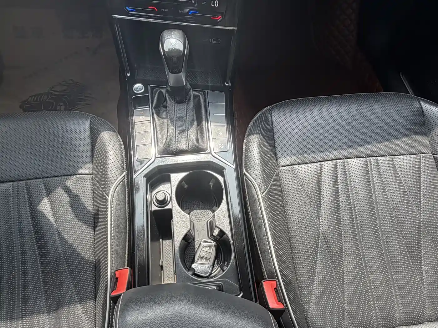 Volkswagen Passat 2023 330TSI Luxury Edition фото 11
