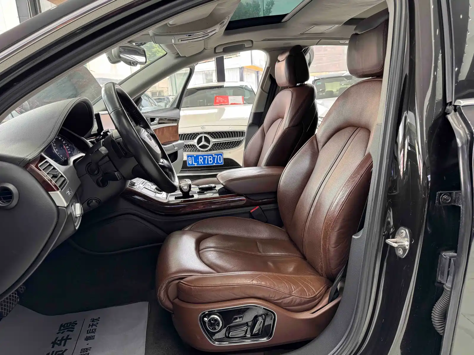 Фото 7 - Audi A8