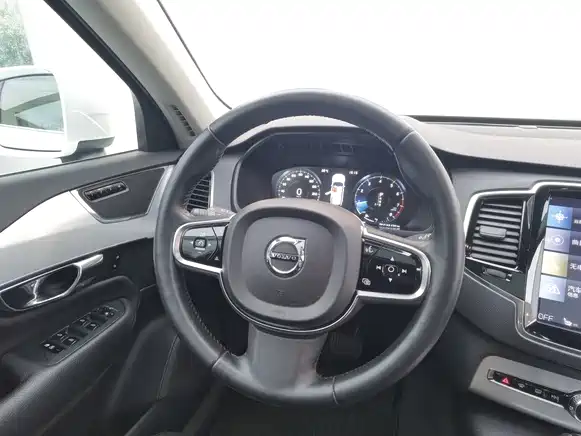 Фото 4 - Volvo XC90