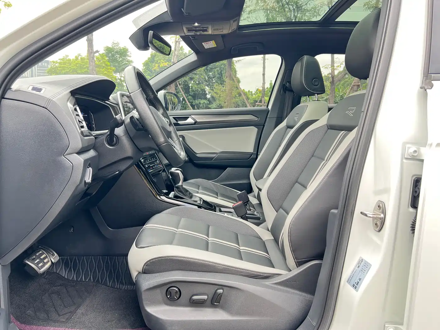 Volkswagen T-ROC 2023 300TSI DSG 2WD Dawn Edition фото 12