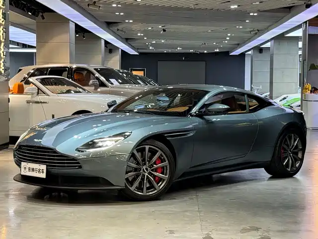 ASTON MARTIN DB11