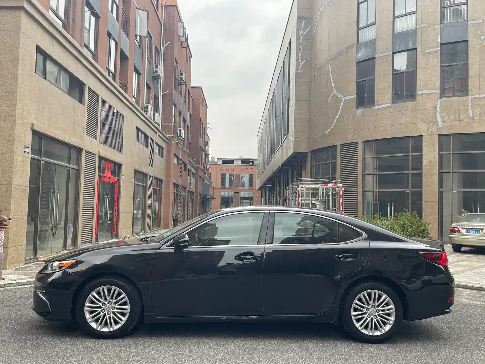 Фото 3 - Lexus ES