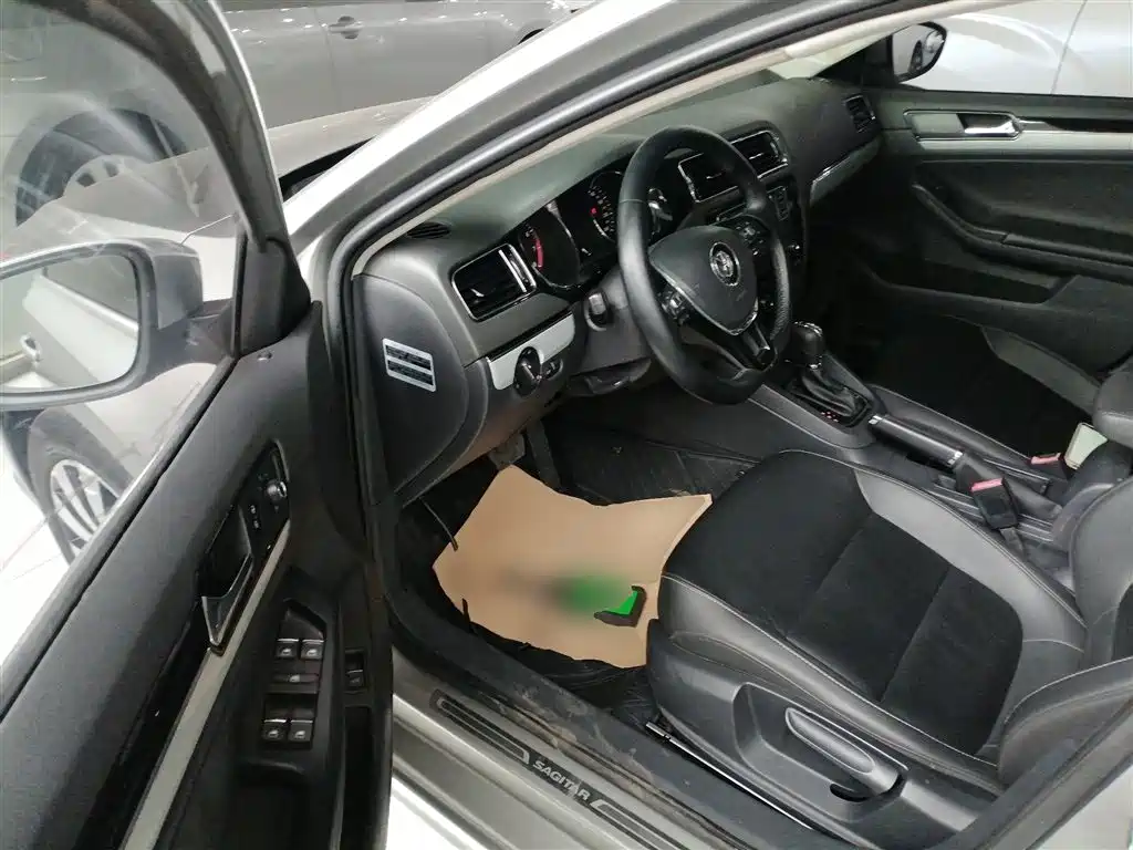 Volkswagen Sagitar 2017 230TSI Automatic Comfort фото 12