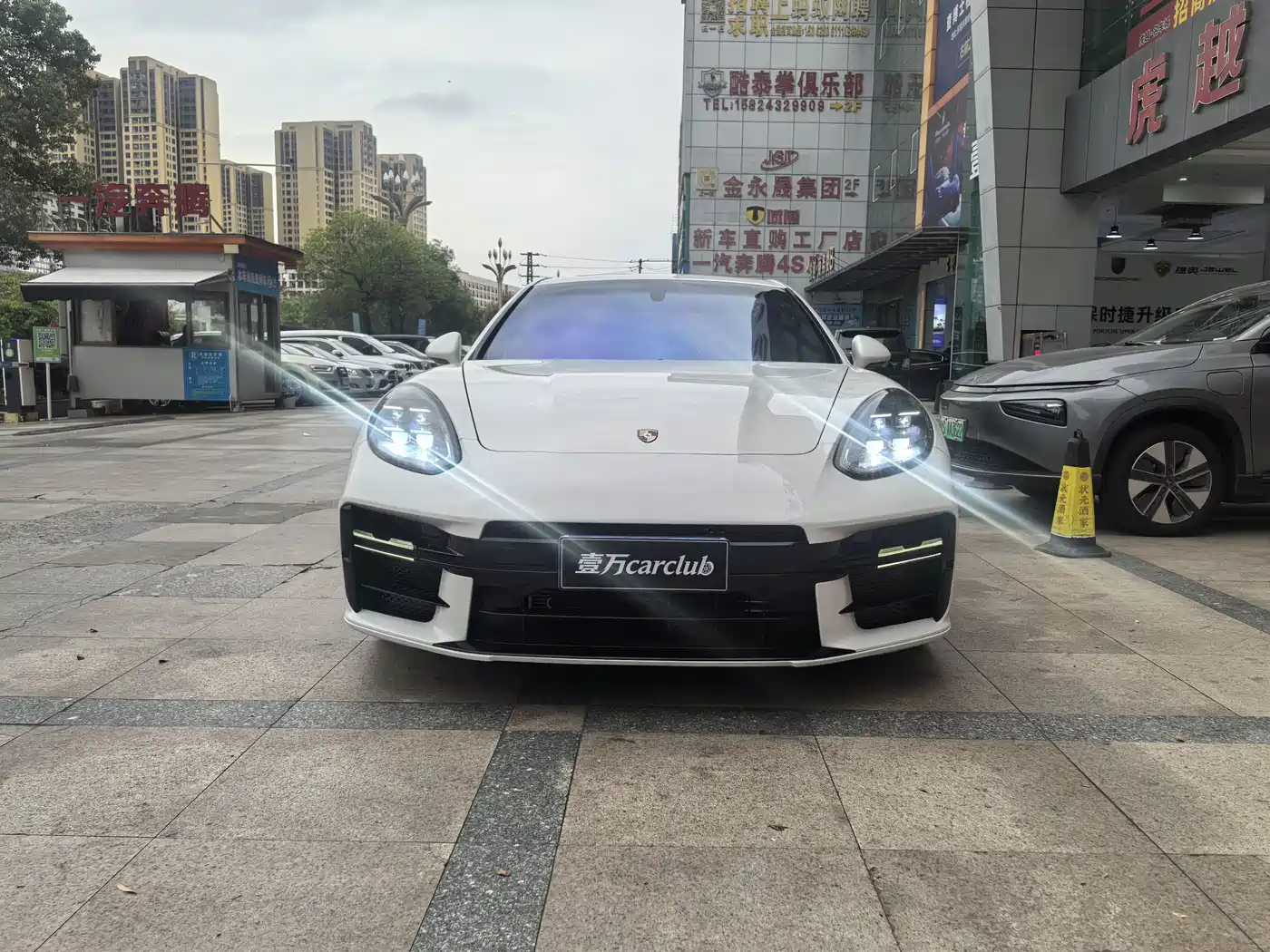 Porsche Panamera 2010 Panamera 4 3.6L фото 2