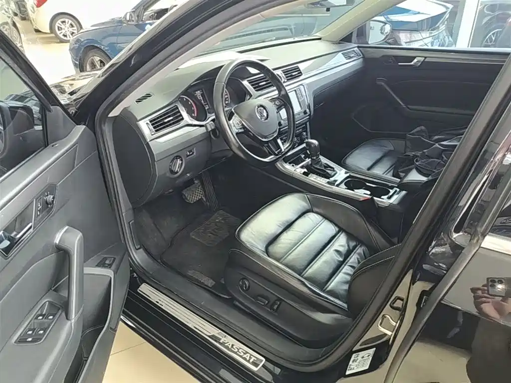 Volkswagen Passat 2017 330TSI DSG Prestige фото 16