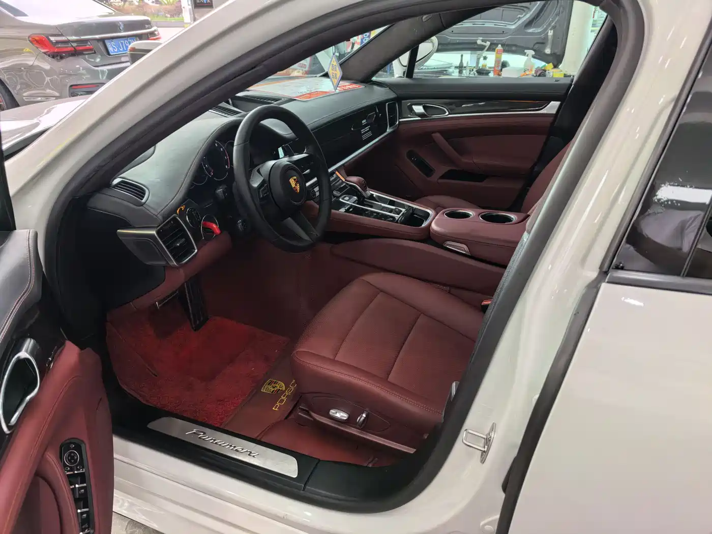 Porsche Panamera 2010 Panamera 4 3.6L фото 6