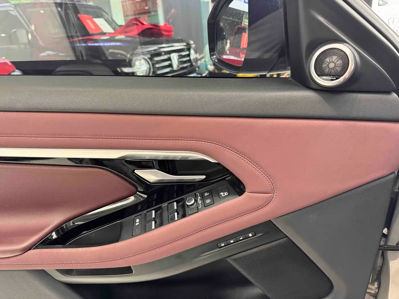 Land Rover Range Rover Evoque 2021 Range Rover Evoque L 249PS R-Dynamic SE Luxury Edition фото 24