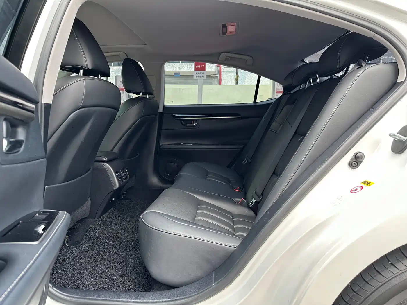 Lexus ES 2015 200 Elite Edition фото 9