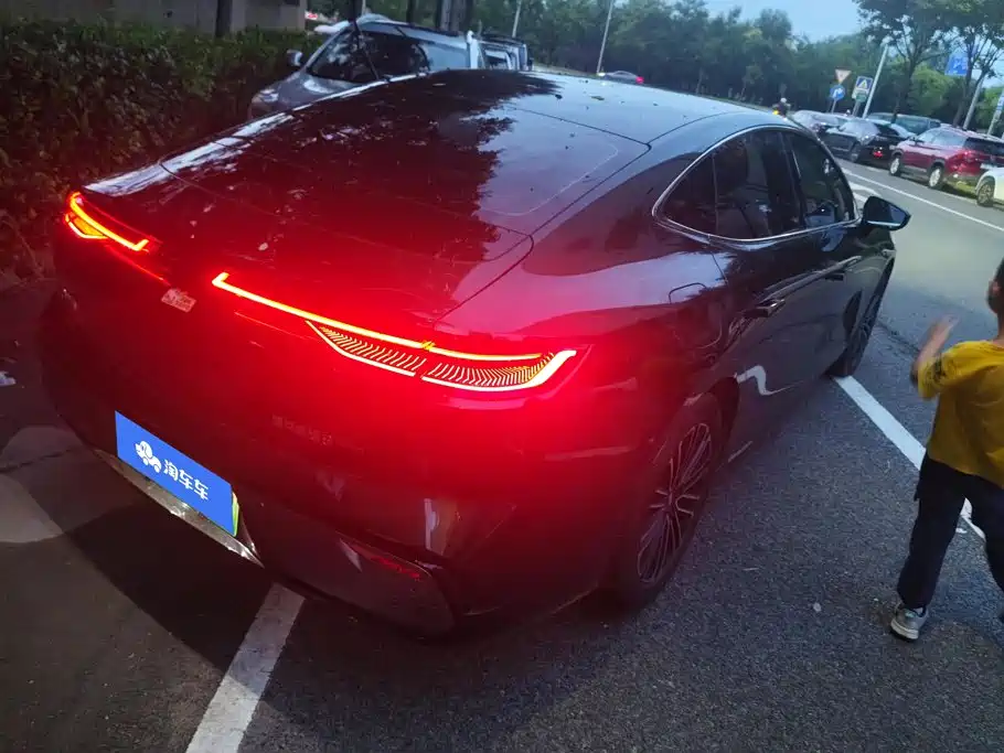 Geely Galaxy Galaxy Xingyao 8 2025 2025 130km EM-i Premium Edition