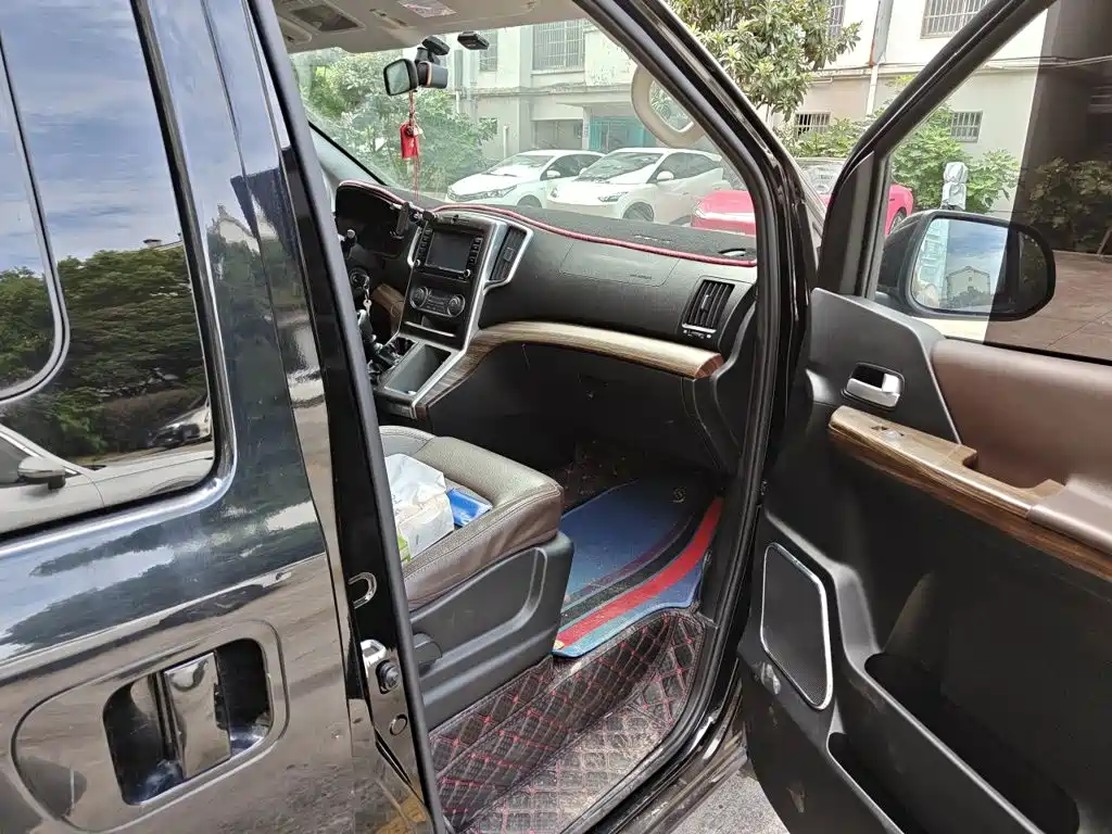 Dongfeng Fengxing Lingzhi PLUS 2021 2021 2.0L Manual Luxury 7-Seater