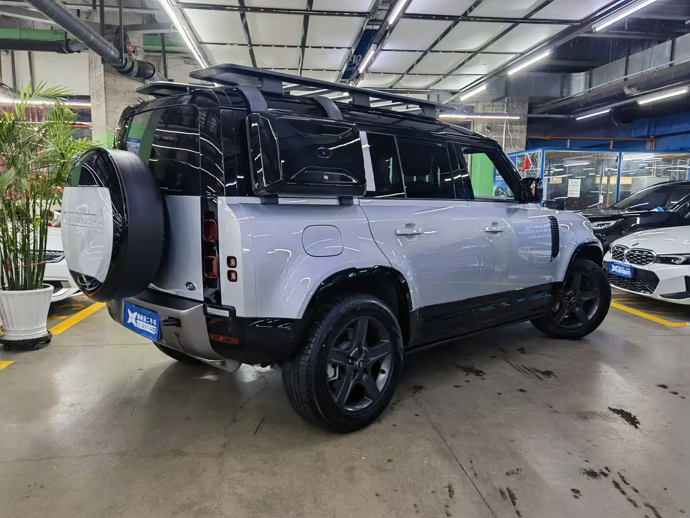Land Rover Defender 2022 110 P400 X-DYNAMIC HSE фото 4