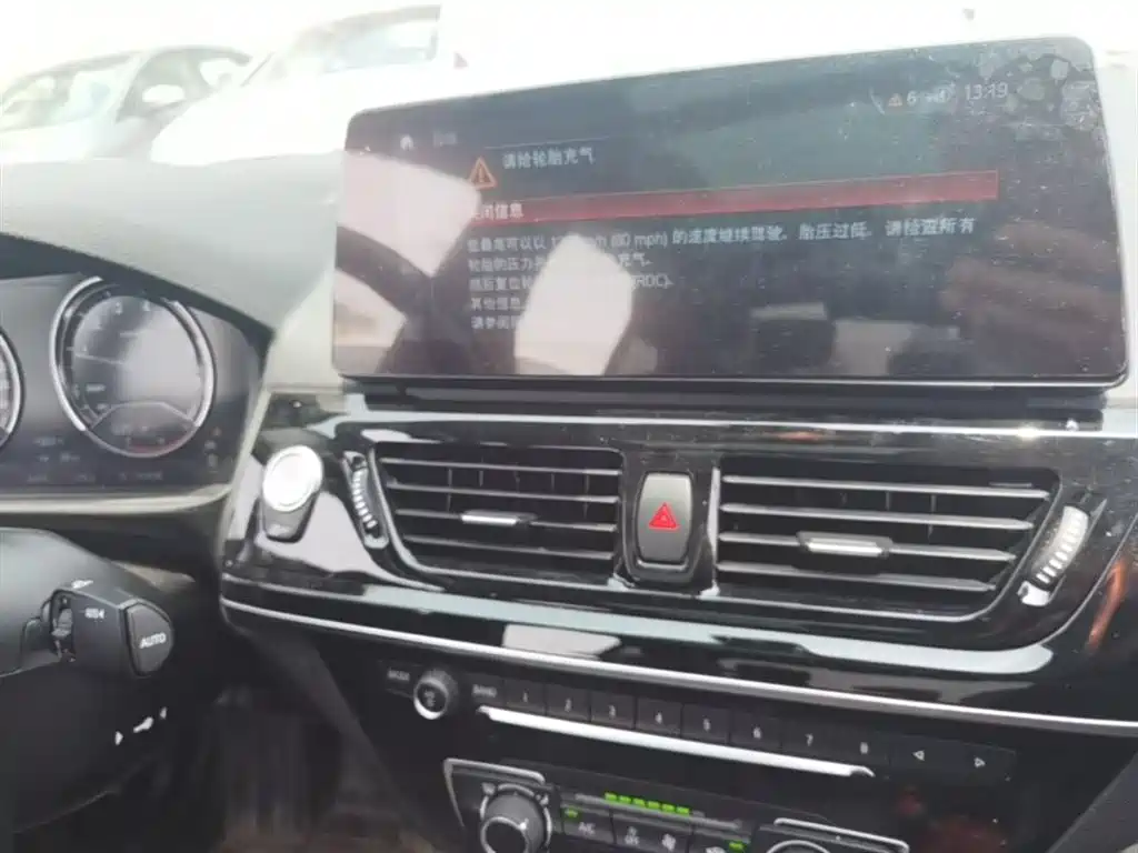 BMW 1 Series 2022 120i M Sport Shadow Edition фото 13