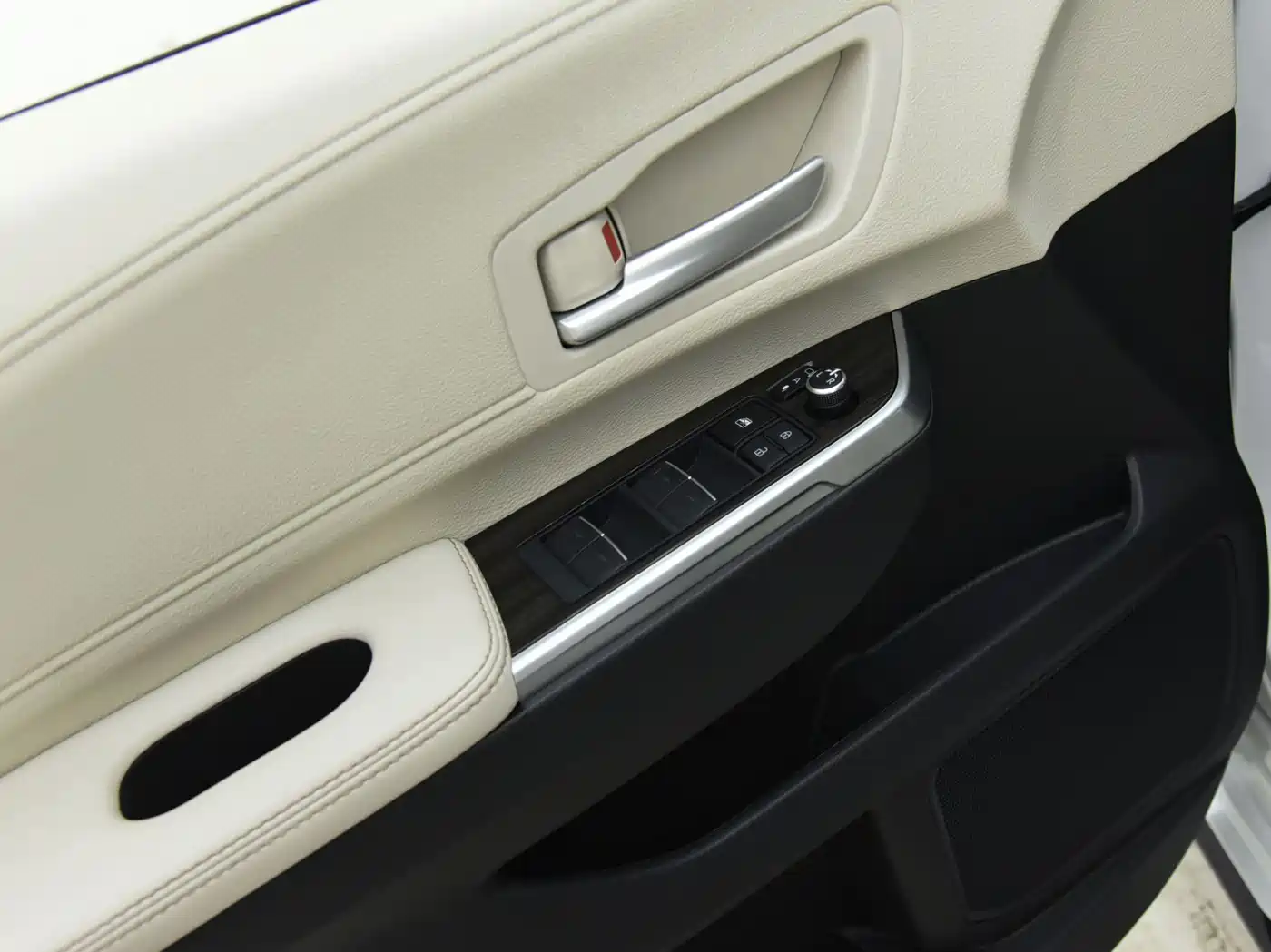 Toyota Sienna 2024 2.5L Hybrid 4WD Premium Edition фото 11