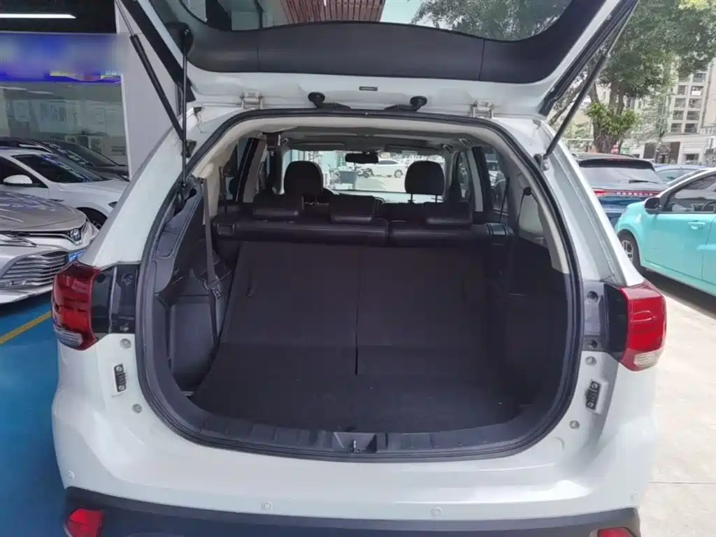 MITSUBISHI OUTLANDER