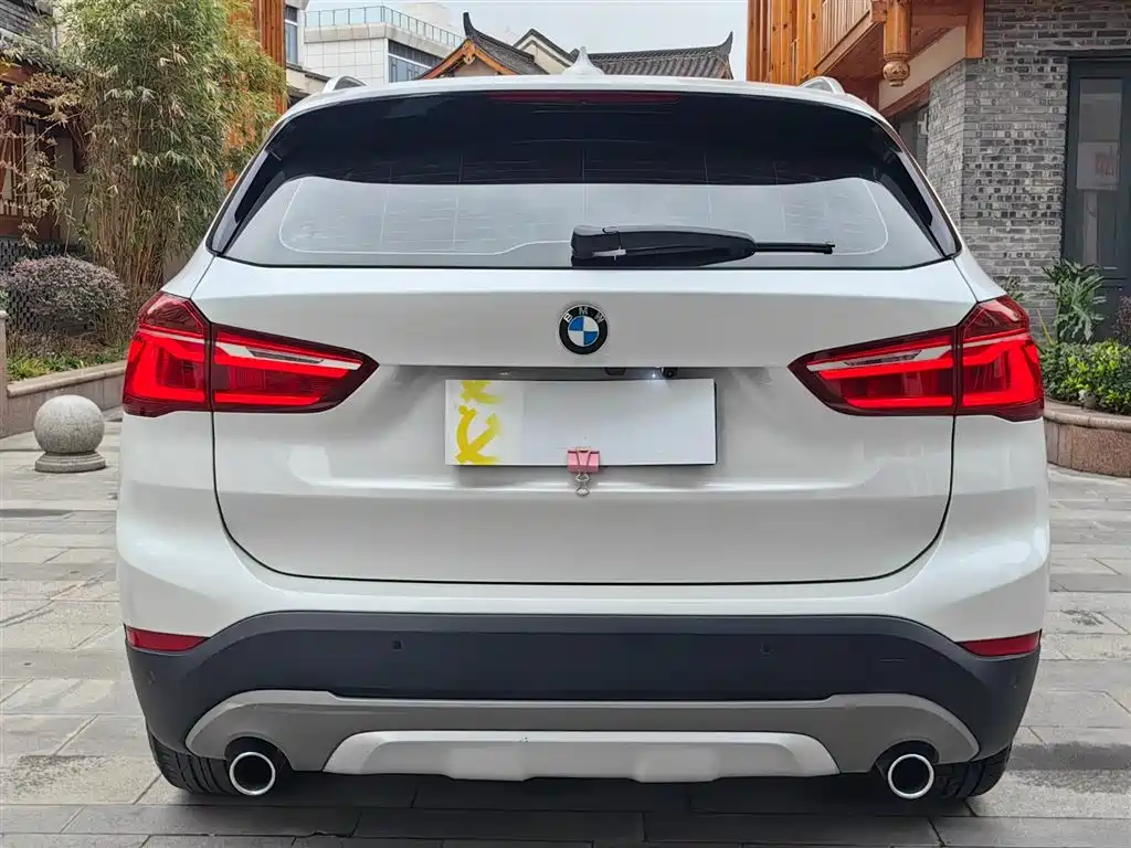 BMW X1 2018 xDrive20Li Premium Model фото 5