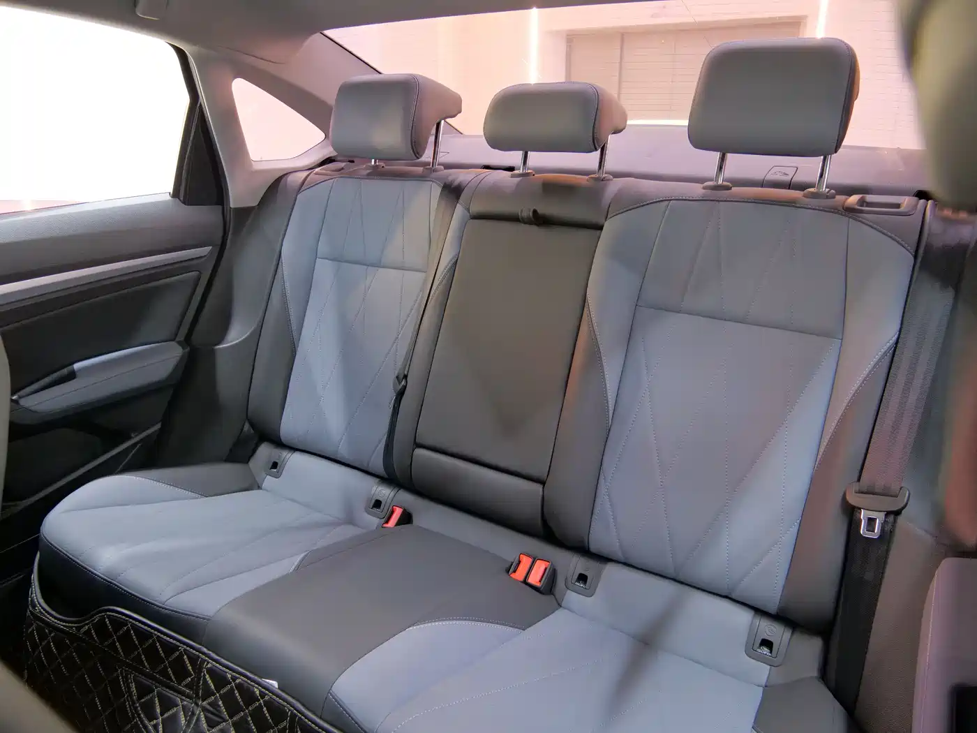 Volkswagen Lavida 2023 Facelift 1.5L Auto Starlight 5 Million Edition фото 10