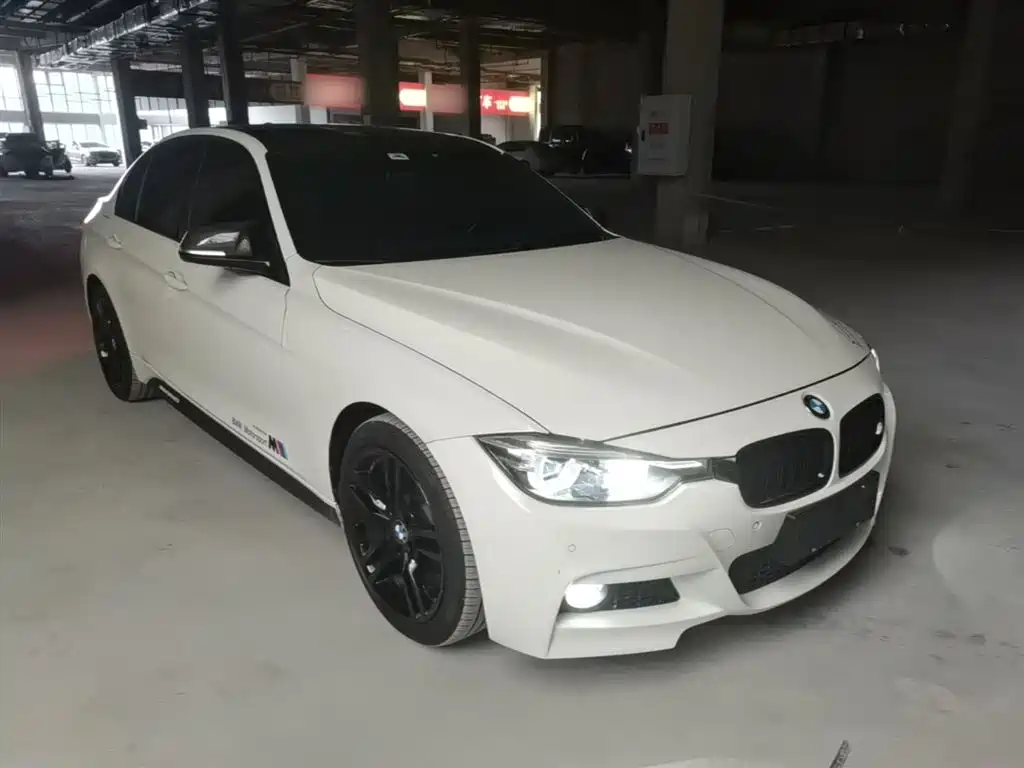 BMW 3 Series 2019 320i M Sport Black Night Edition фото 4