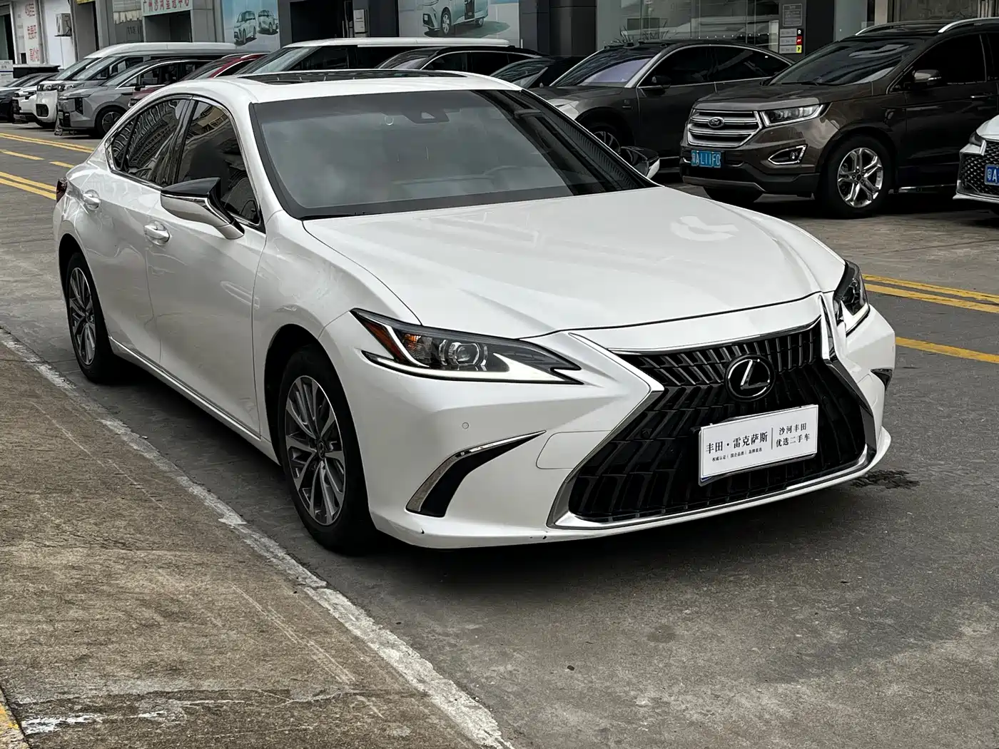 Lexus ES 2022 200 Excellence Edition фото 6