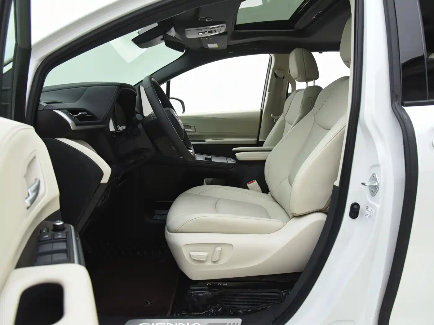 Toyota Sienna 2024 2.5L Hybrid 4WD Premium Edition фото 9