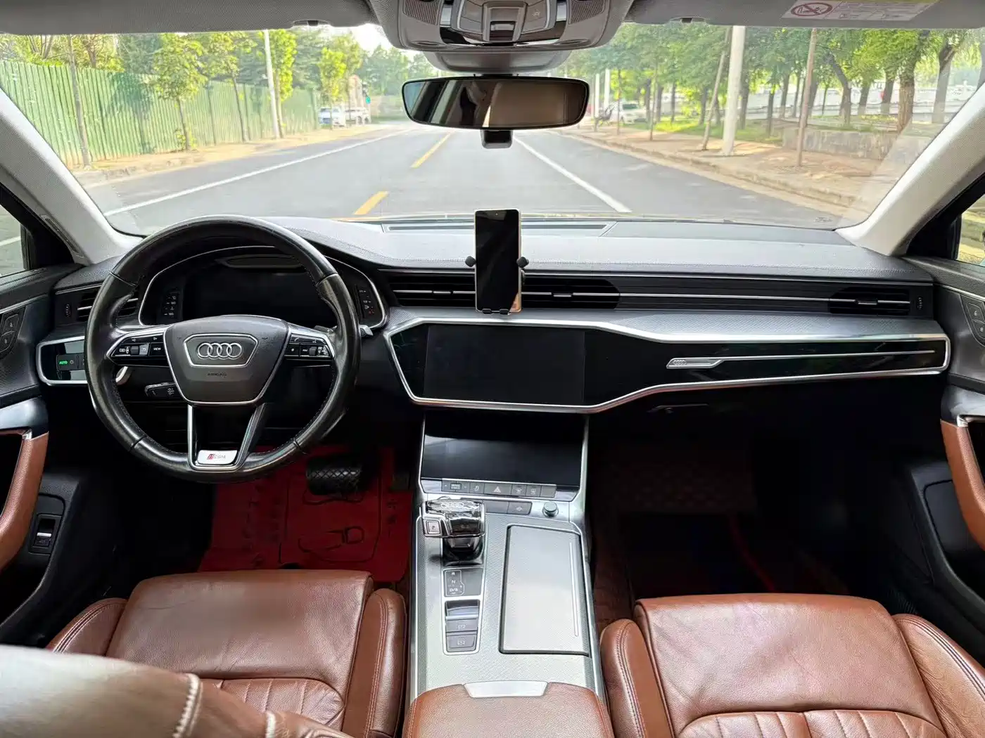 Фото 5 - Audi A6L