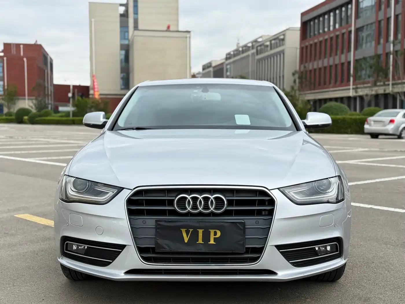 Audi A4L 2013 35 TFSI Automatic Comfort фото 2