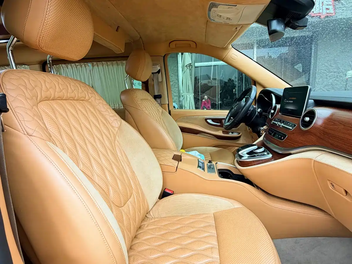 Mercedes-Benz V-Class 2018 V 260 L Premium Long Wheelbase Edition China VI фото 11