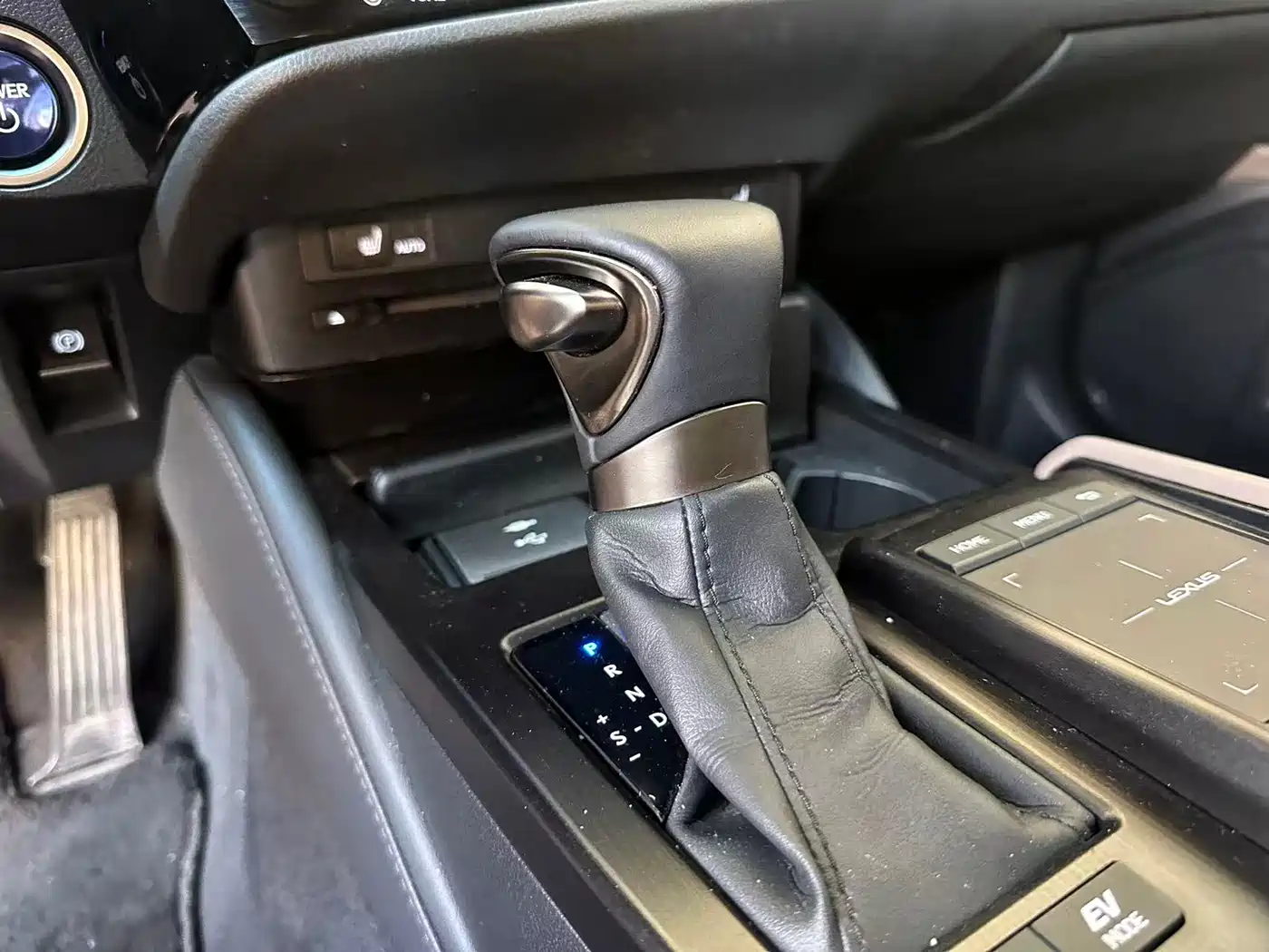 Lexus ES 2021 300h Excellence Edition фото 9