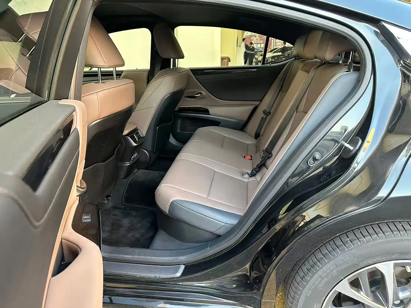 Lexus ES 2021 300h Excellence Edition фото 12