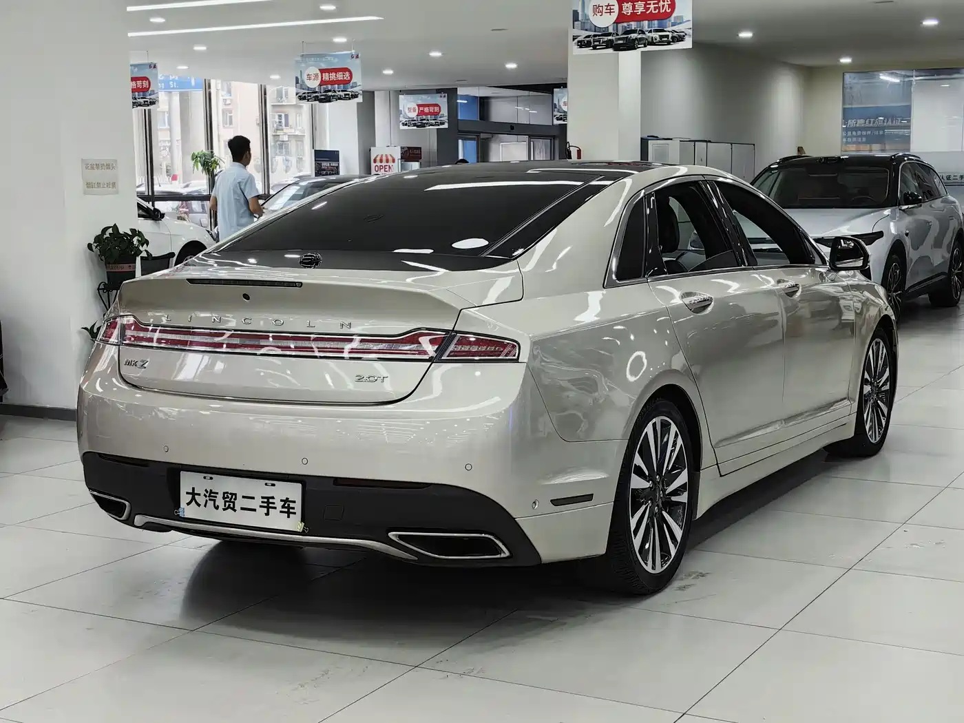 صورة 3 - Lincoln MKZ