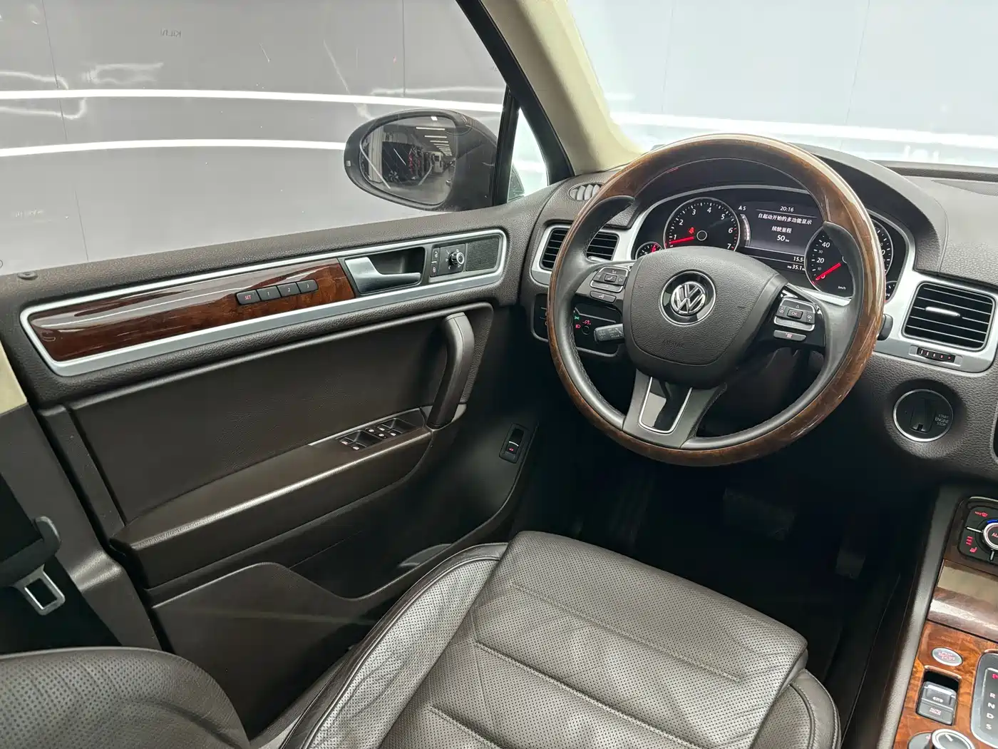 Volkswagen Touareg 2012 R-Line High Spec фото 14