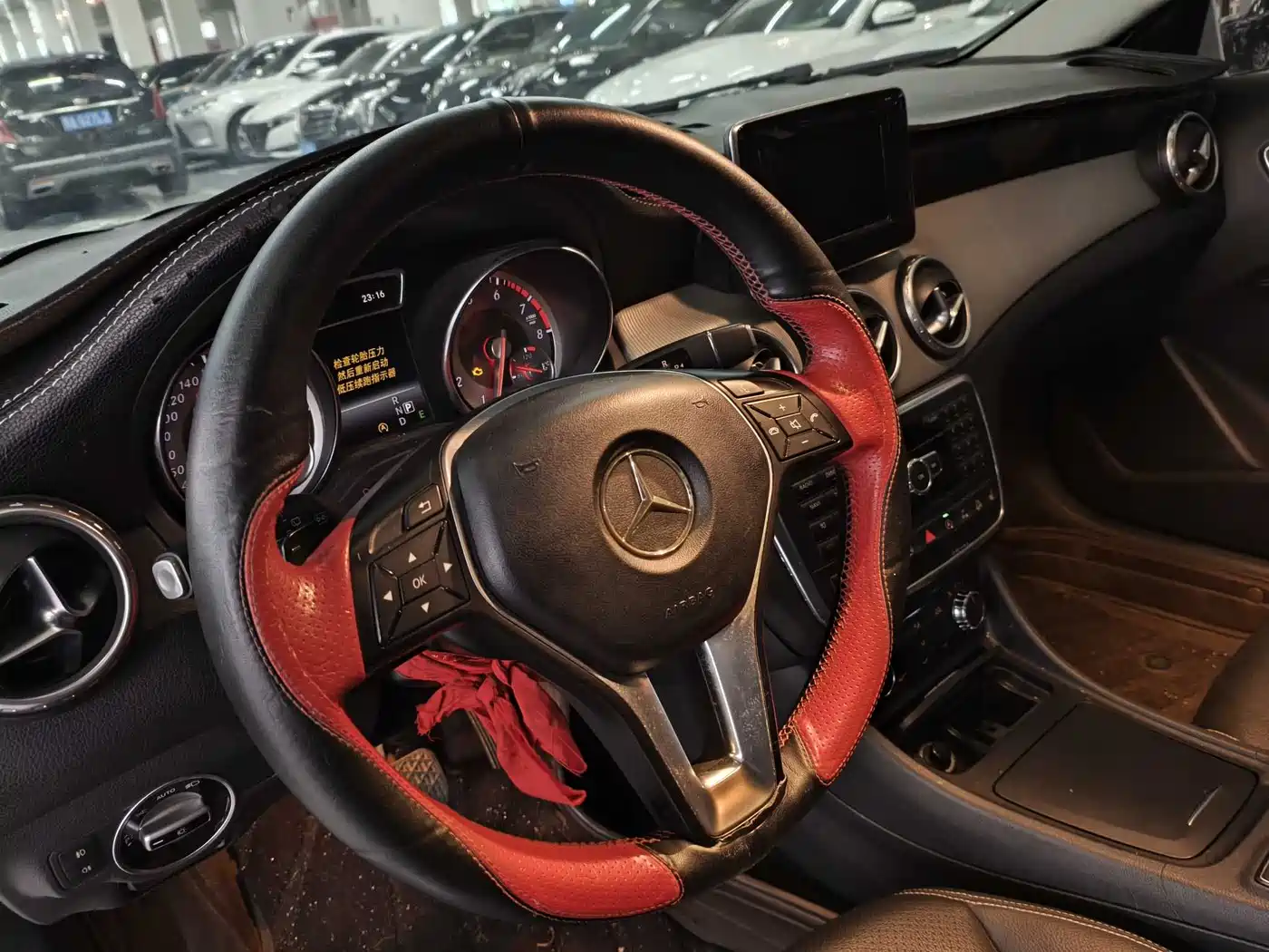 Mercedes-Benz GLA 2015 GLA 220 4MATIC Luxury фото 4