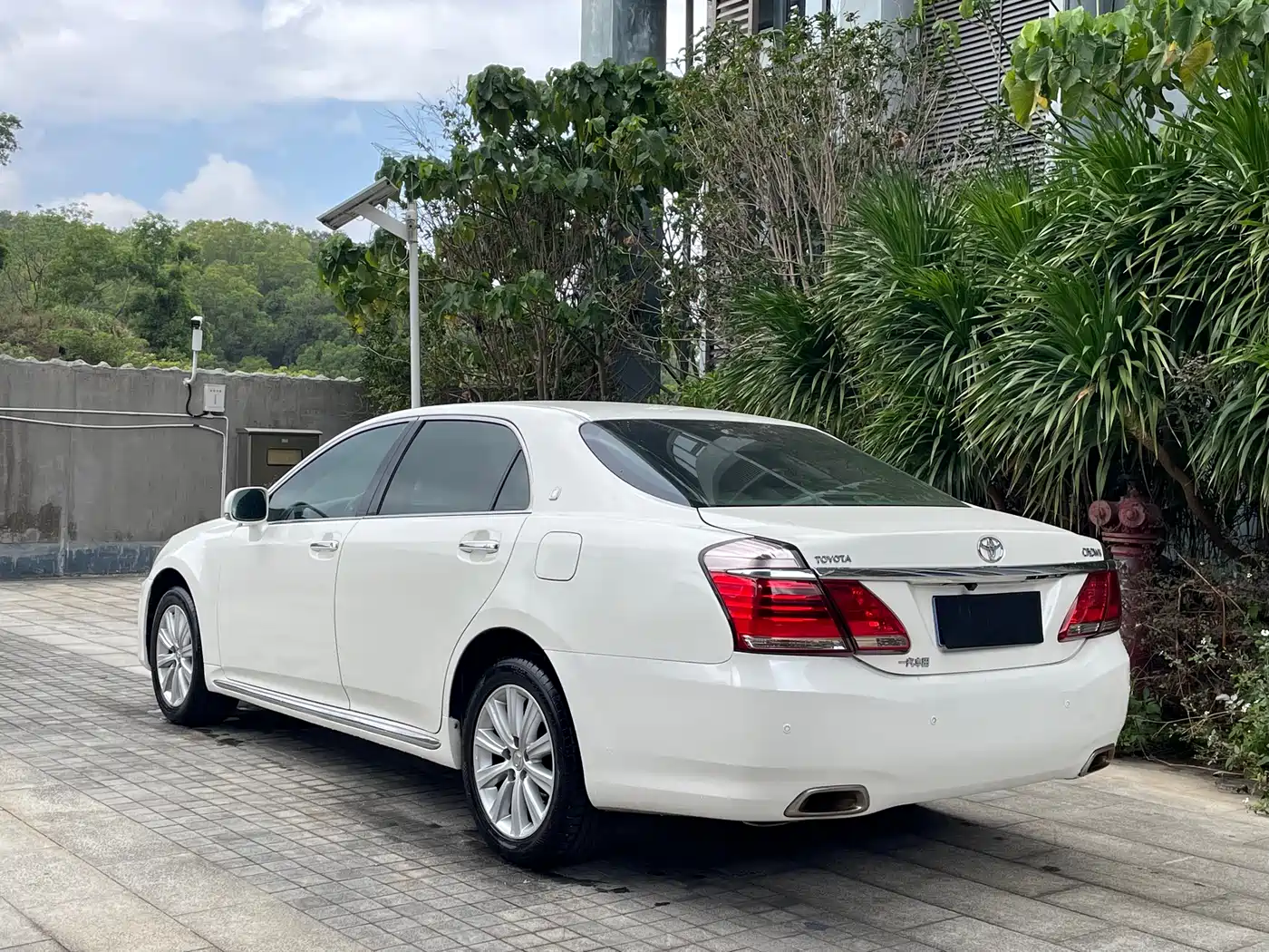Toyota Crown 2012 2.5L Royal Leather Edition фото 6
