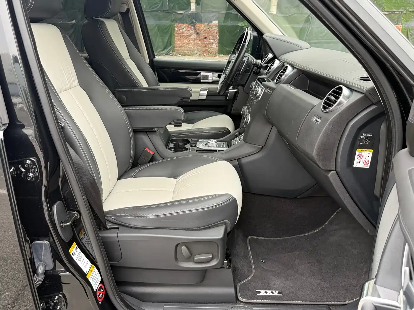 Land Rover Discovery 2014 3.0 SC V6 XXV Edition фото 10