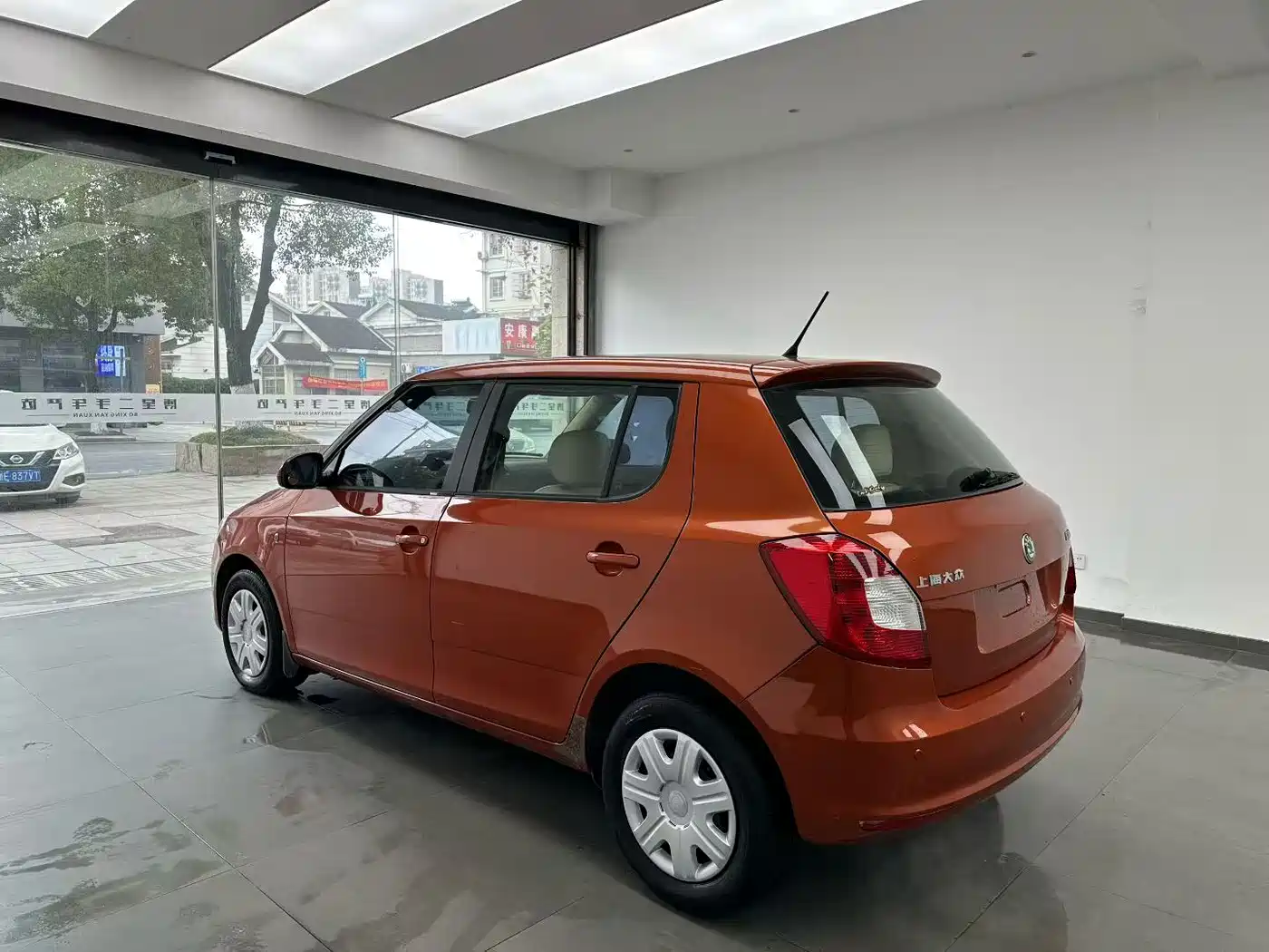 Škoda Fabia 2012 1.4L Automatic Crystal Edition фото 7