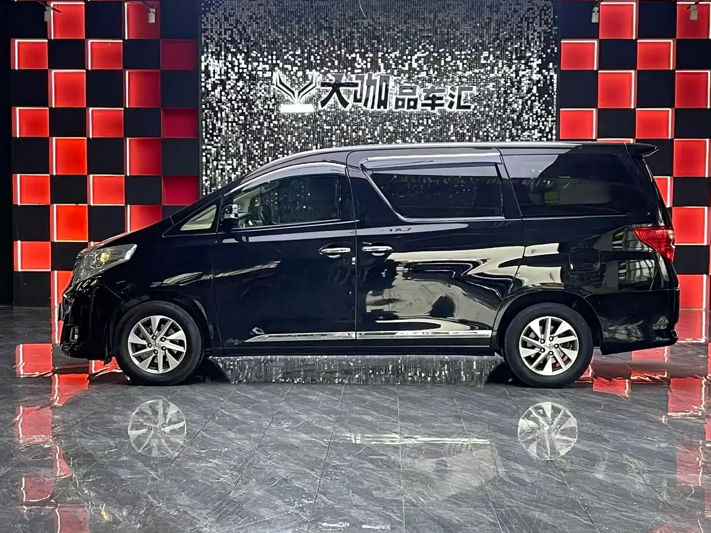 Toyota Alphard 2012 3.5L Luxury Edition фото 3