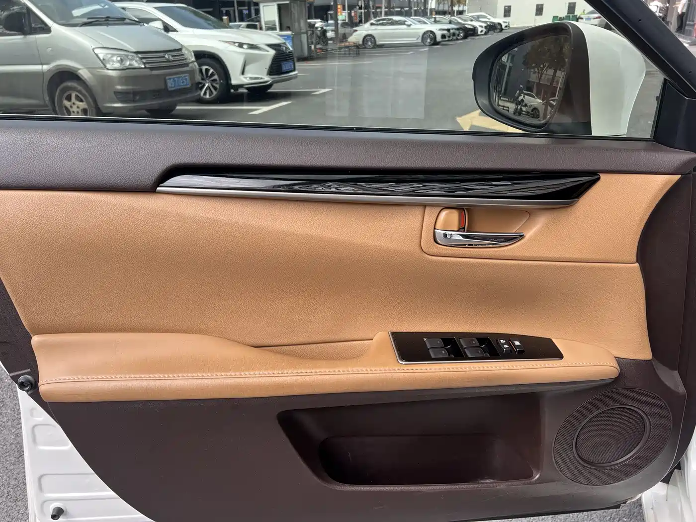 Lexus ES 2015 200 Elite Edition фото 13