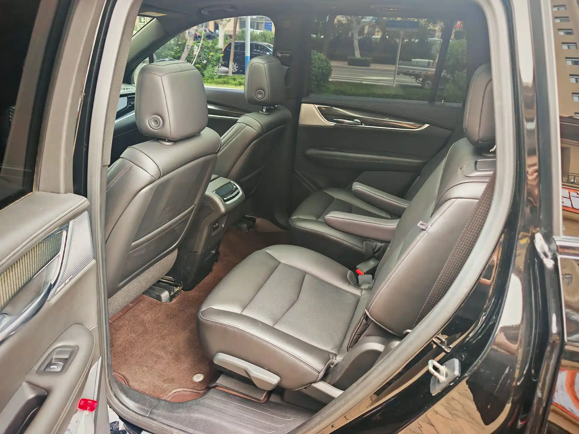 Фото 10 - Cadillac XT6