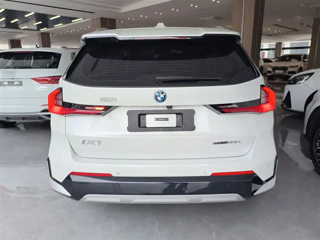 BMW iX1 2023 eDrive25L X Design Package фото 6
