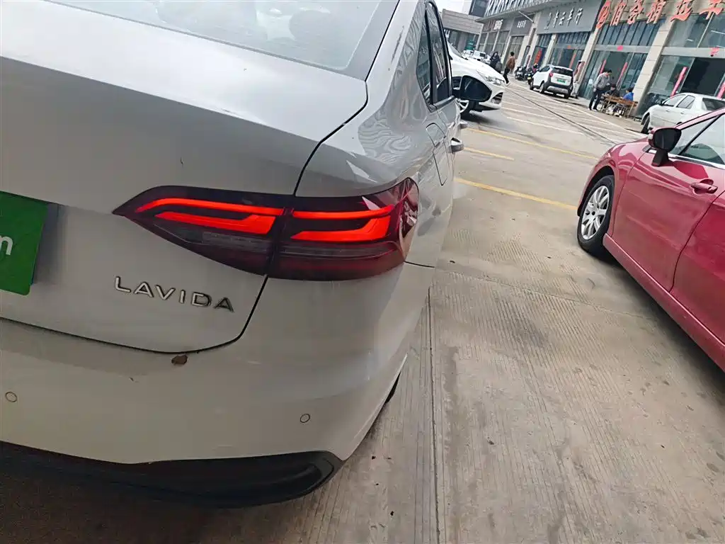 Volkswagen Lavida 2023 1.5L Auto Delight Edition фото 8