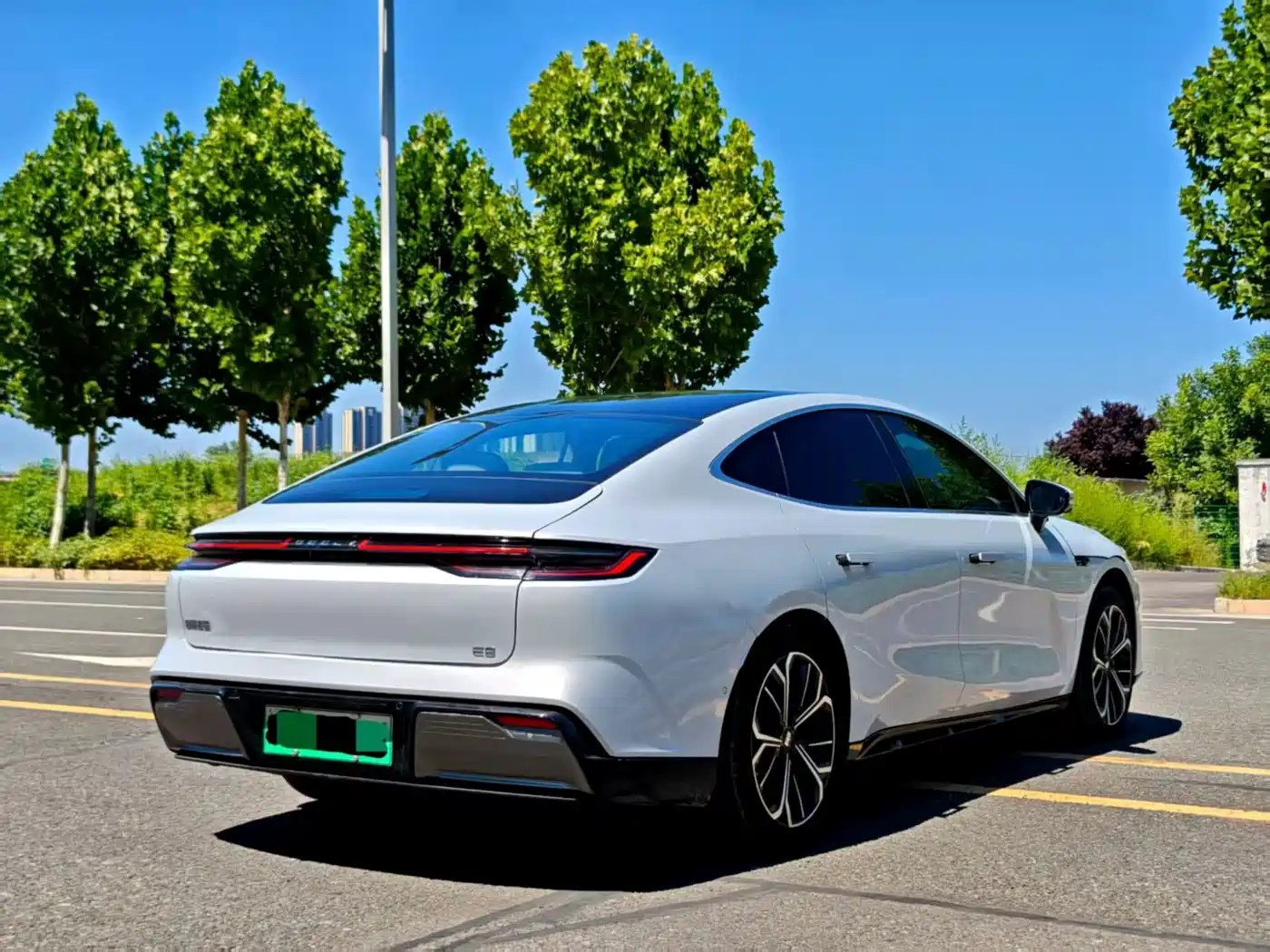 2025 Geely Galaxy Galaxy E8