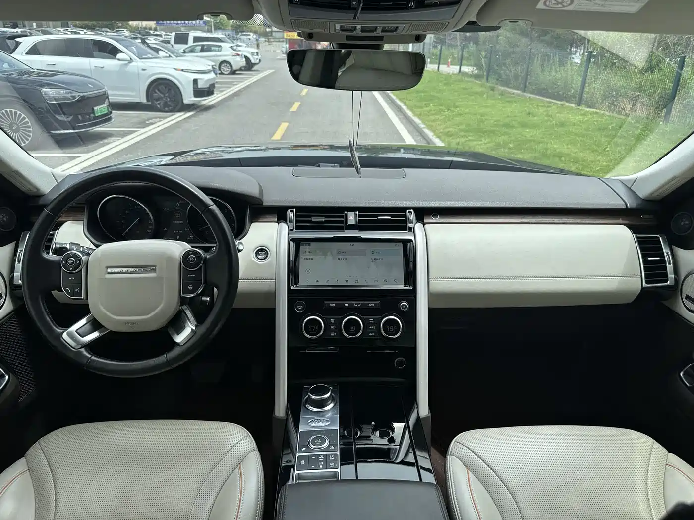 Land Rover Discovery 2017 3.0 SC V6 HSE LUXURY фото 18