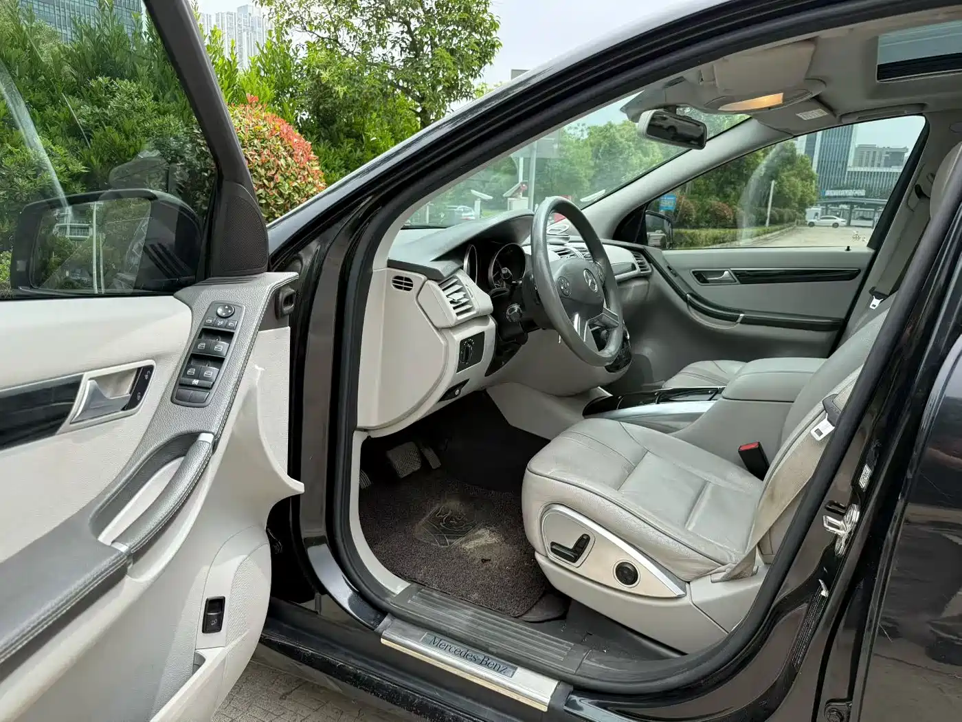 Mercedes-Benz R-Class 2017 R 320 4MATIC Business Collector's Edition фото 6