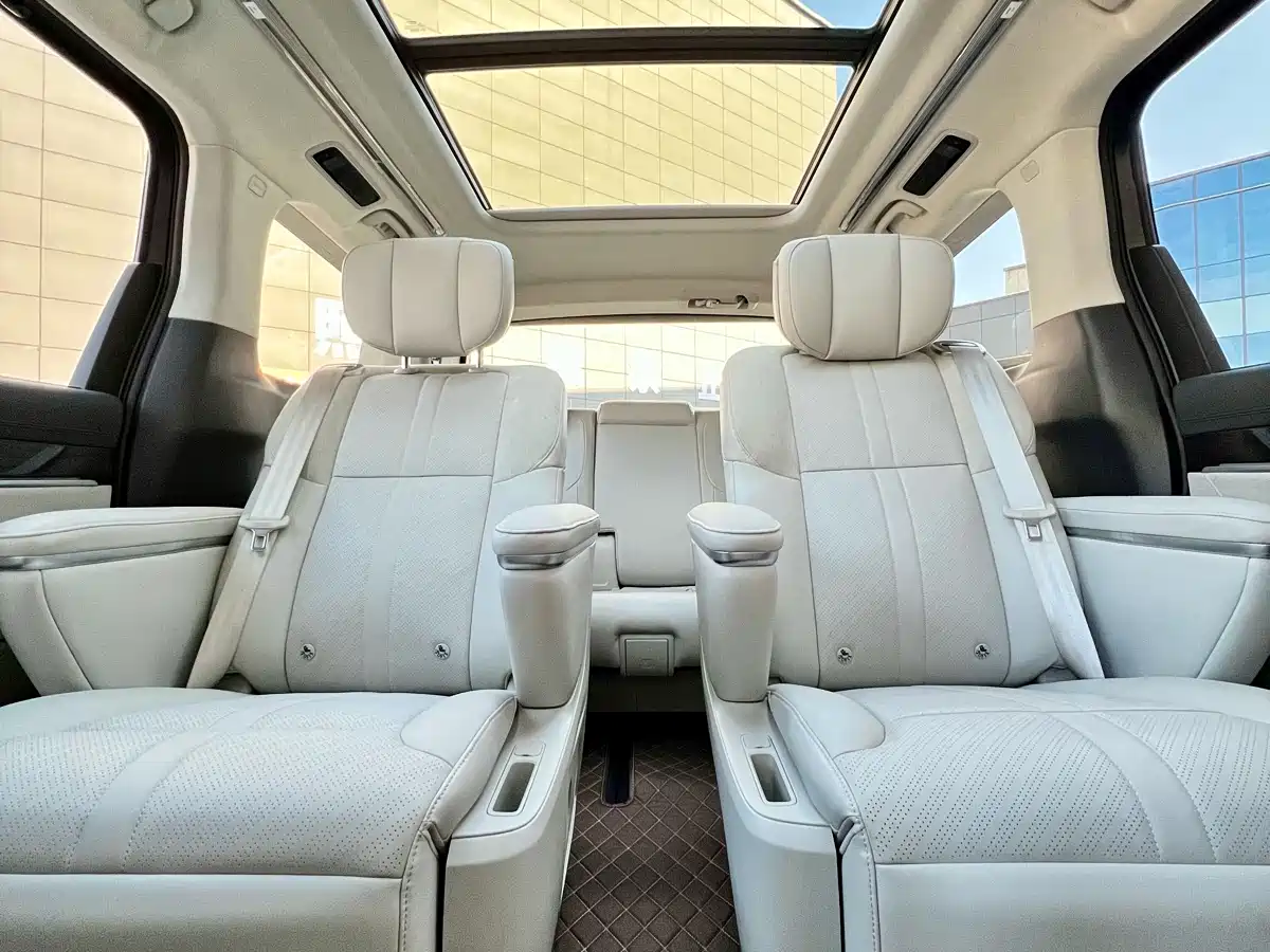 SAIC MAXUS EVERYONE 9