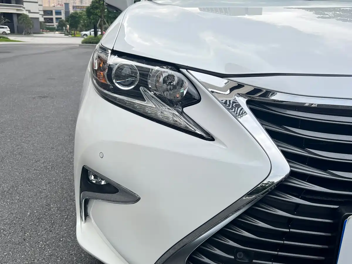 Lexus ES 2015 300h Comfort Edition фото 8