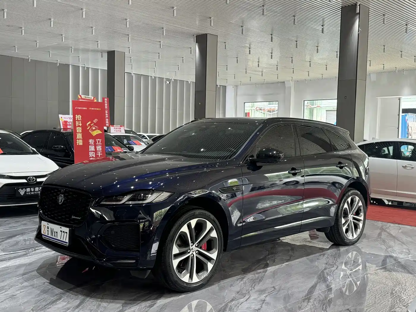 Jaguar F-PACE 2024 P250 R-Dynamic HSE