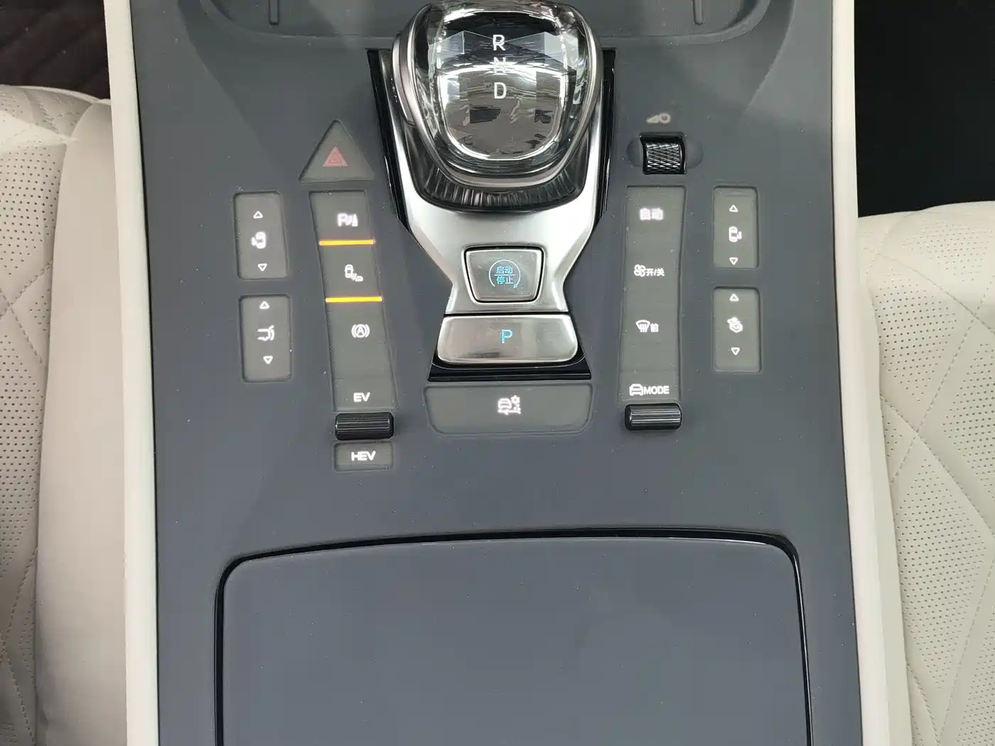 Denza D9 2024 DM-i 980 AWD Prestige фото 14