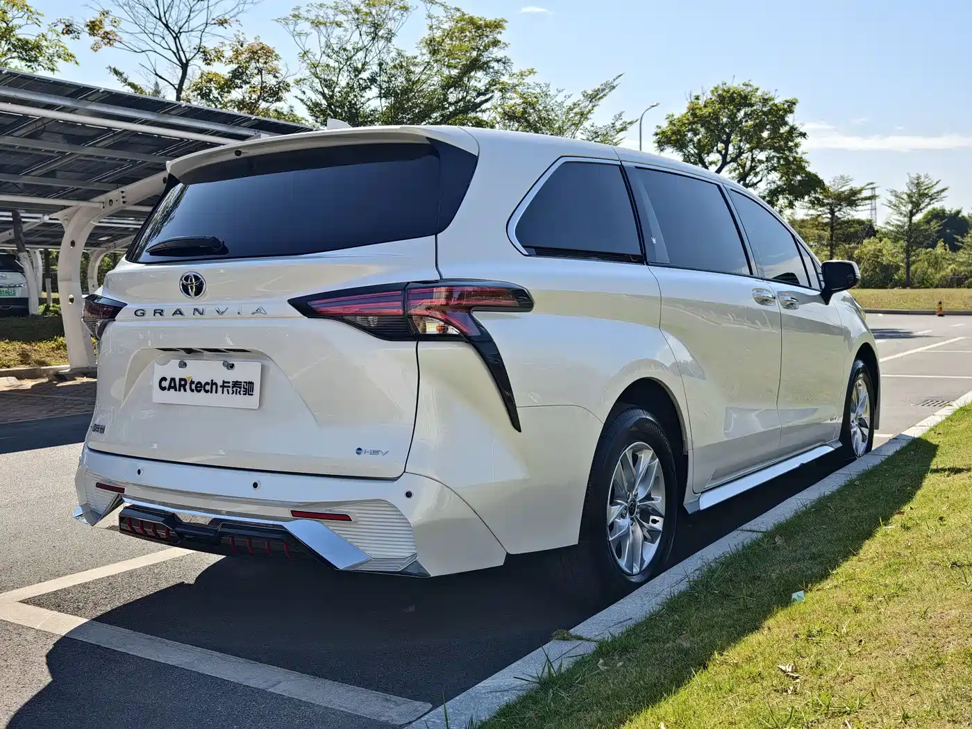 Toyota Granvia 2024 2.5L Hybrid Comfort фото 4
