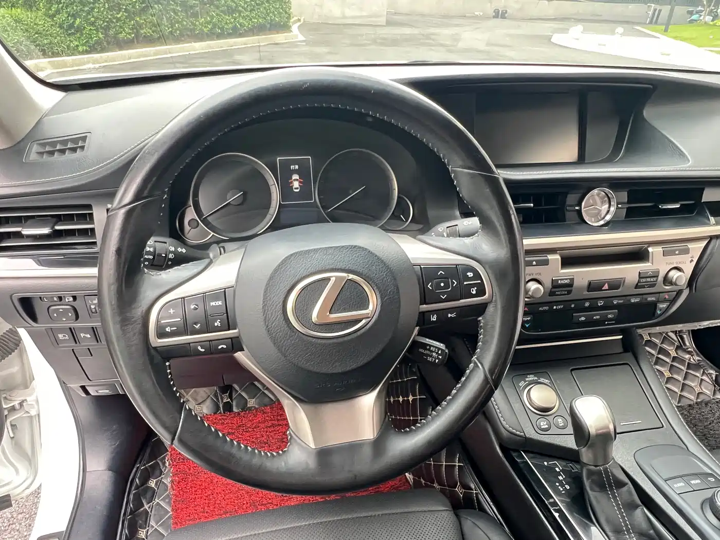 Lexus ES 2015 300h Comfort Edition фото 17